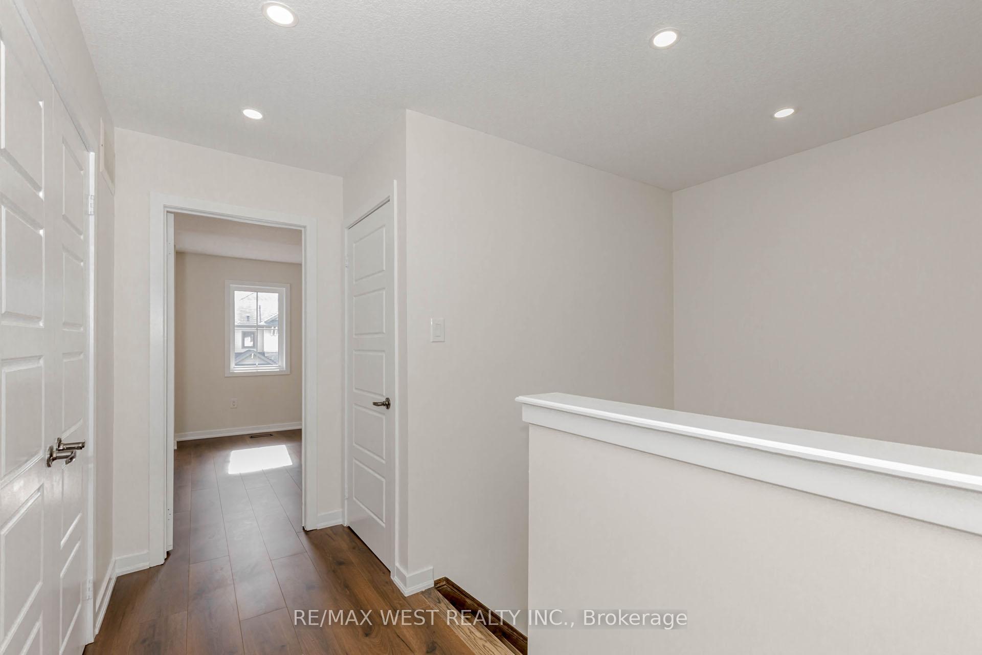 Photo 12 of 74 Pagebrook Crescent, Hamilton, Stoney Creek Mountain — HOMEH
