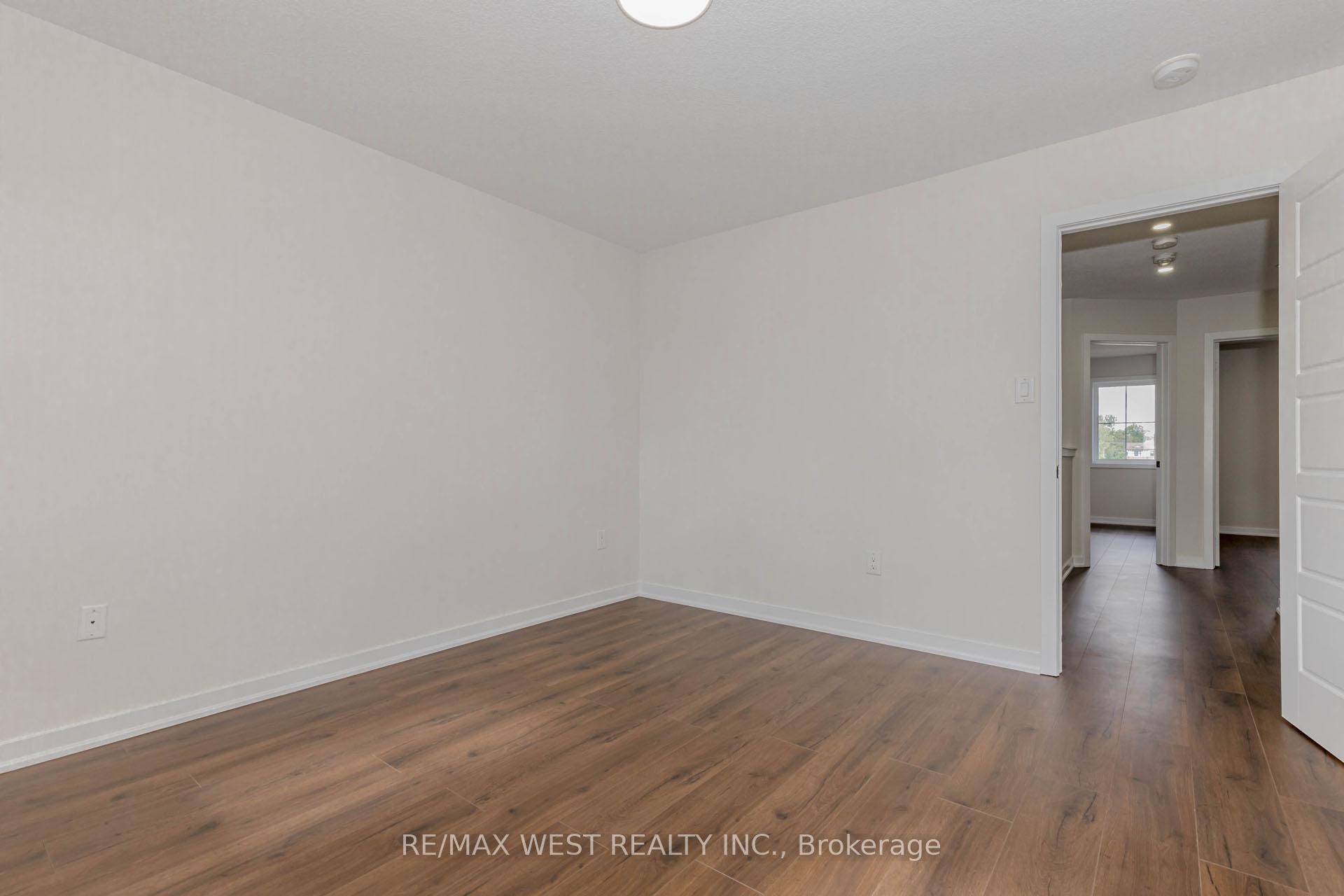 Photo 13 of 74 Pagebrook Crescent, Hamilton, Stoney Creek Mountain — HOMEH