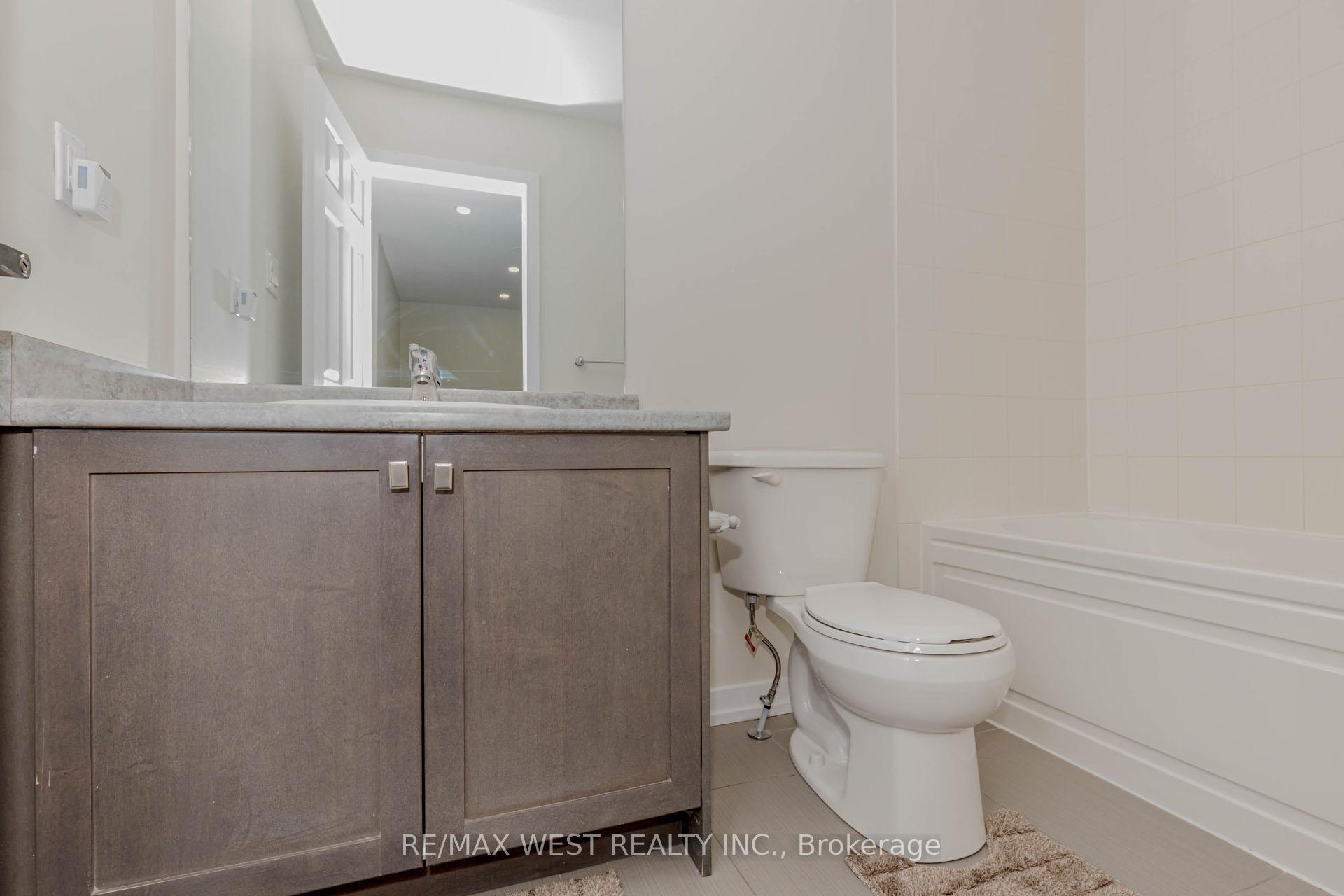 Photo 24 of 74 Pagebrook Crescent, Hamilton, Stoney Creek Mountain — HOMEH