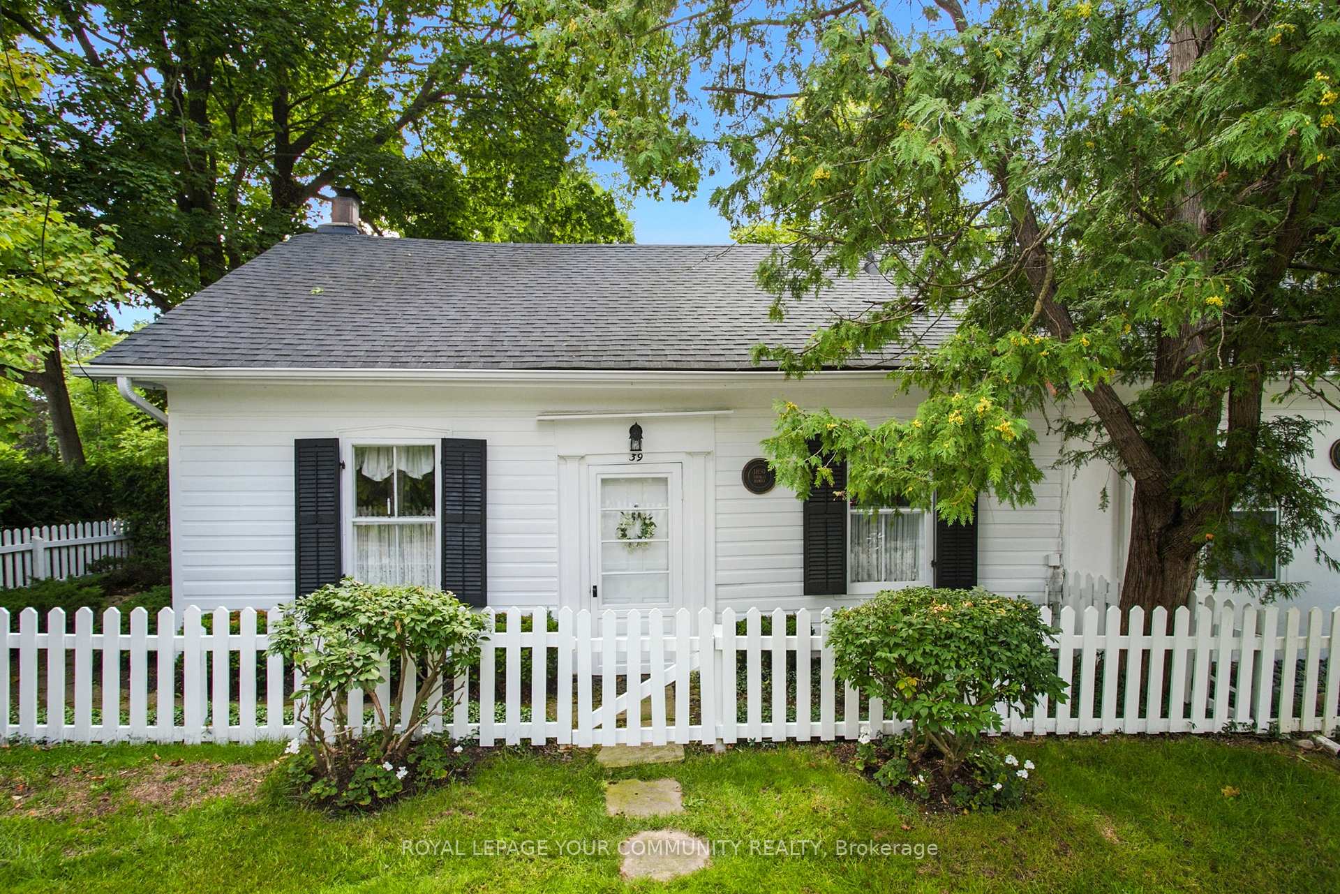 Front of 39 Colborne Street