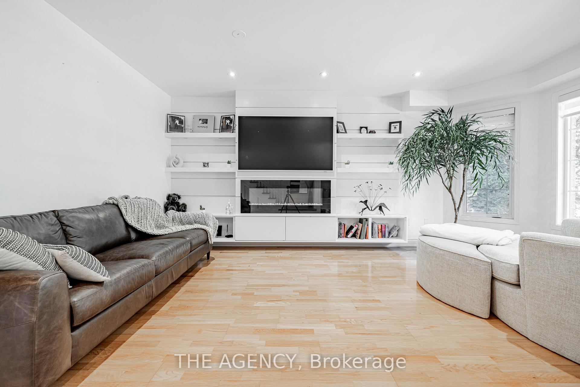 Photo 2 of 45 Castle Park Boulevard, Vaughan, Sonoma Heights — HOMEH