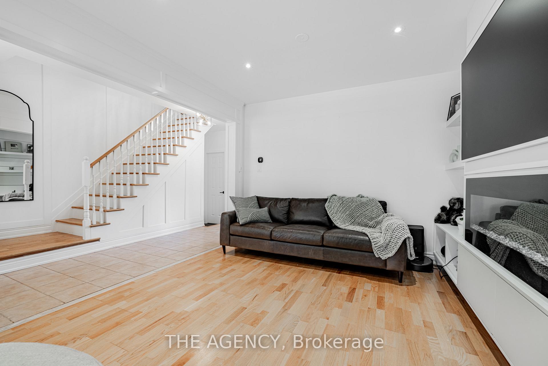 Photo 5 of 45 Castle Park Boulevard, Vaughan, Sonoma Heights — HOMEH