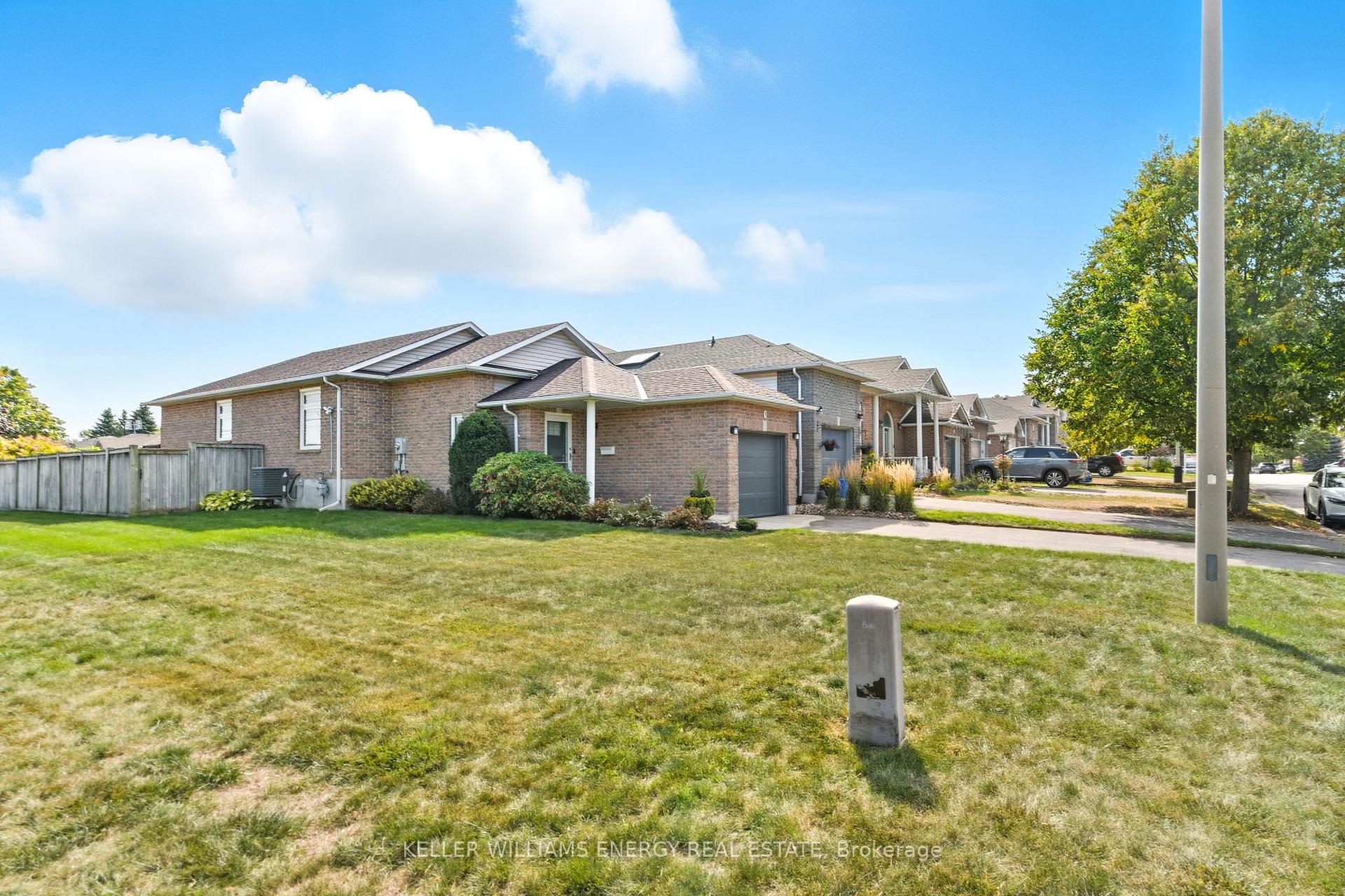Photo 4 of 1 Daiseyfield Avenue, Clarington, Courtice — HOMEH