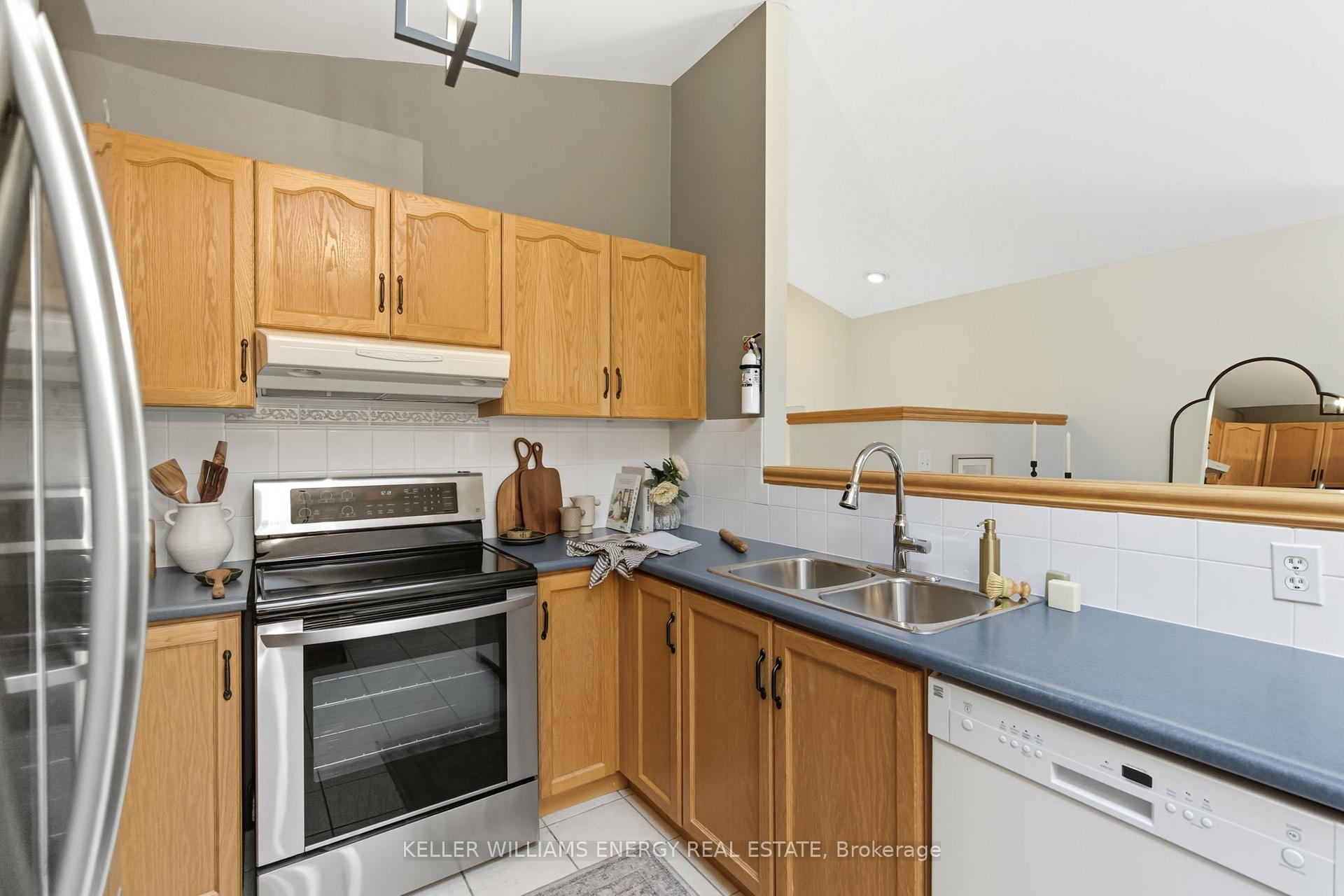 Photo 6 of 1 Daiseyfield Avenue, Clarington, Courtice — HOMEH