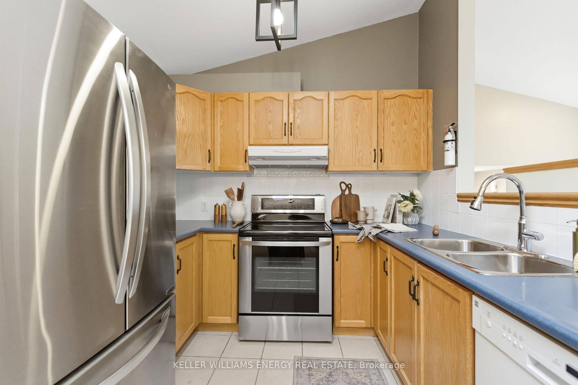 Photo 9 of 1 Daiseyfield Avenue, Clarington, Courtice — HOMEH