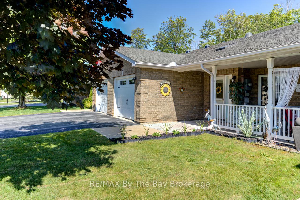 Photo 3 of 45 Meadow Lane, Wasaga Beach — HOMEH