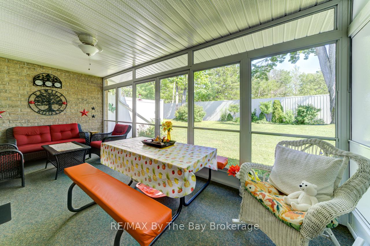 Photo 2 of 45 Meadow Lane, Wasaga Beach — HOMEH