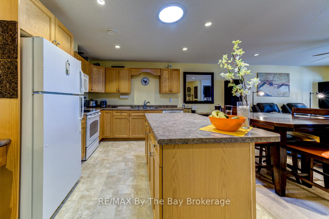 Photo 4 of 45 Meadow Lane, Wasaga Beach — HOMEH