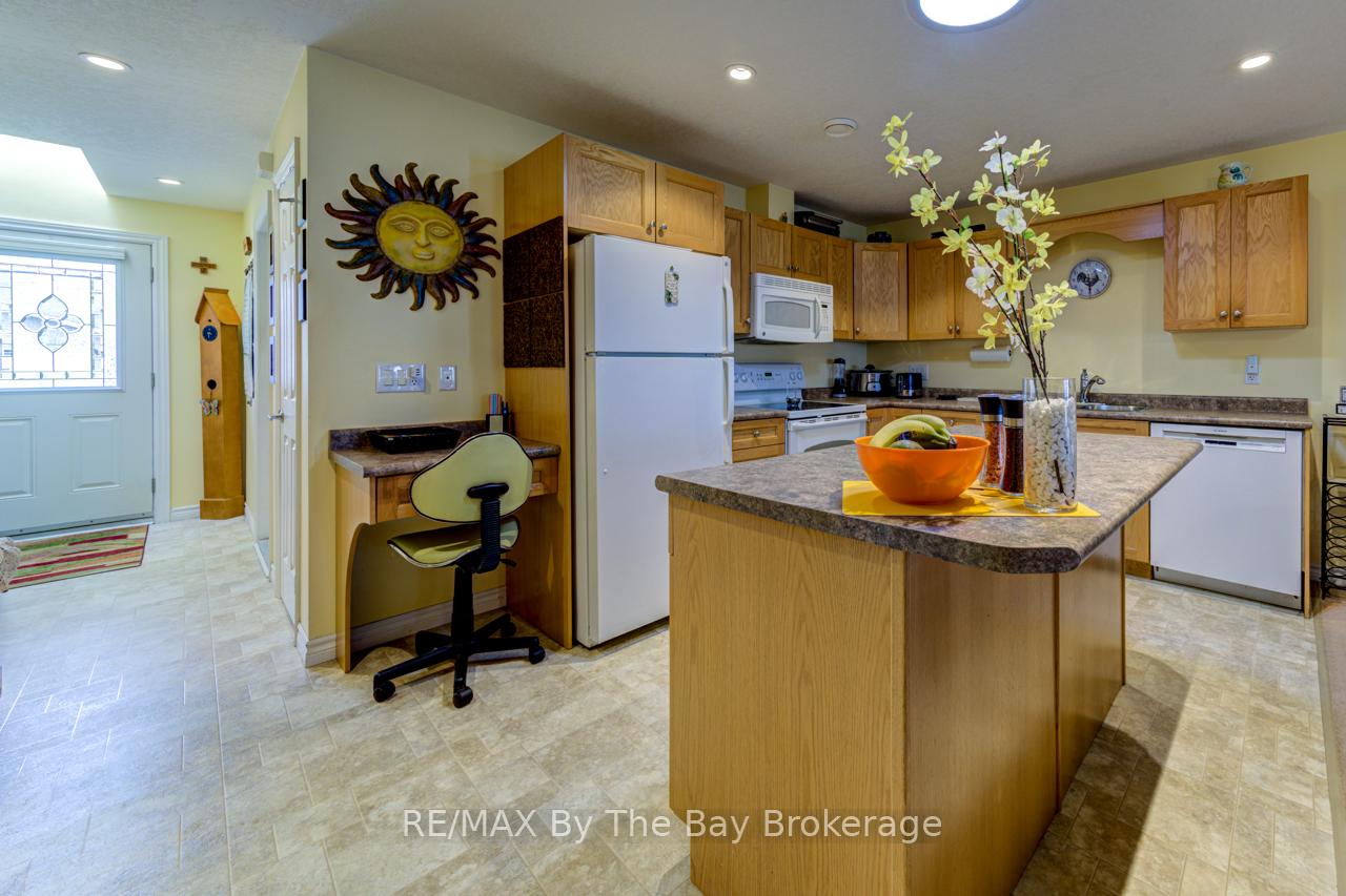Photo 7 of 45 Meadow Lane, Wasaga Beach — HOMEH