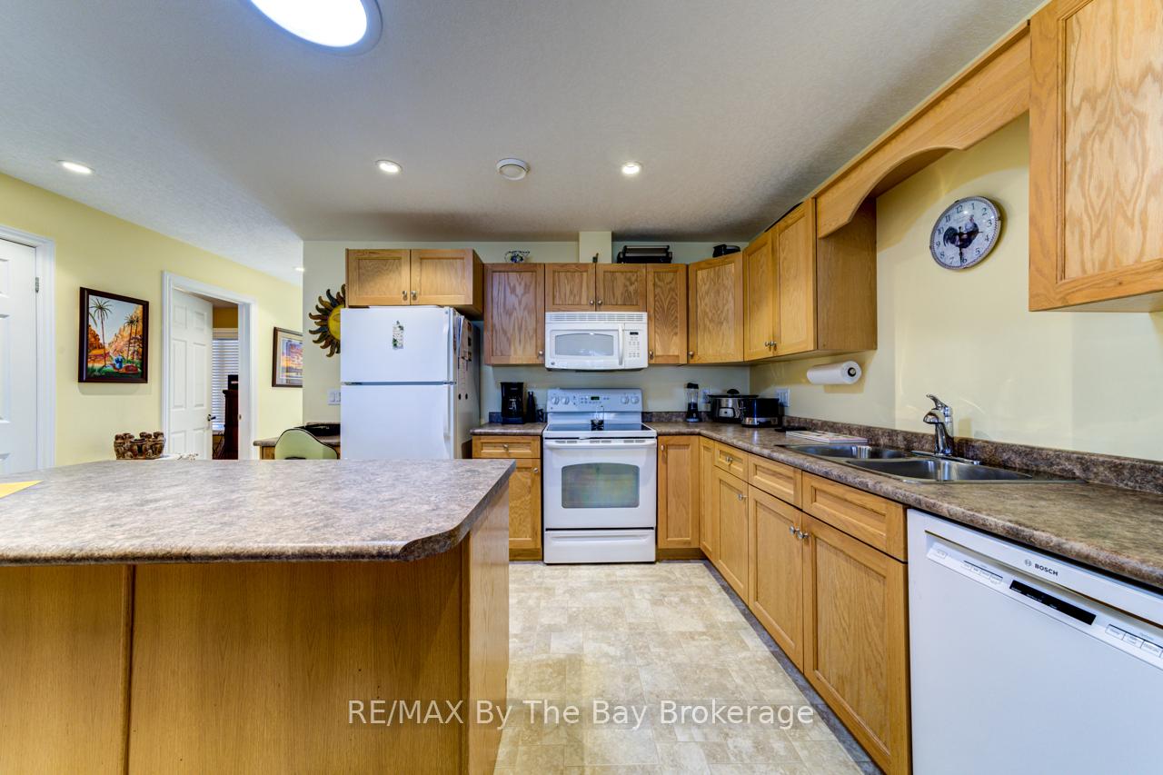 Photo 8 of 45 Meadow Lane, Wasaga Beach — HOMEH