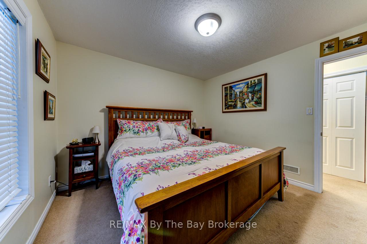 Photo 25 of 45 Meadow Lane, Wasaga Beach — HOMEH