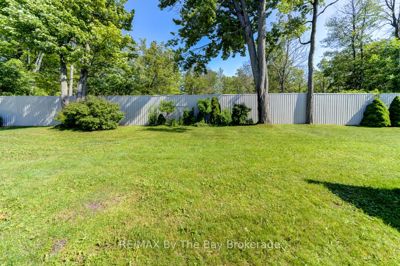 Photo 23 of 45 Meadow Lane, Wasaga Beach — HOMEH