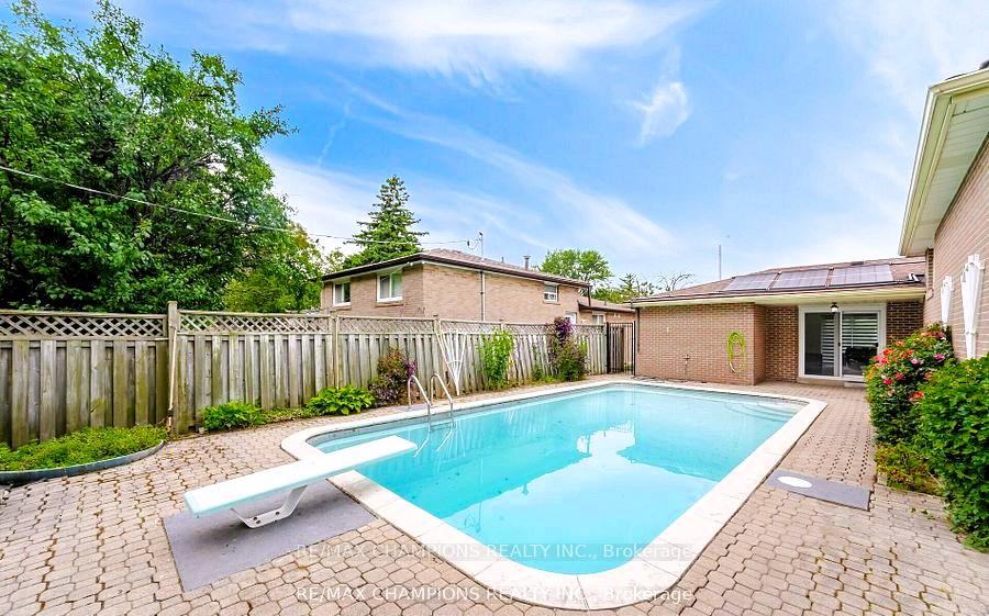 Photo 23 of 53 Beechwood Crescent, Brampton, Avondale — HOMEH