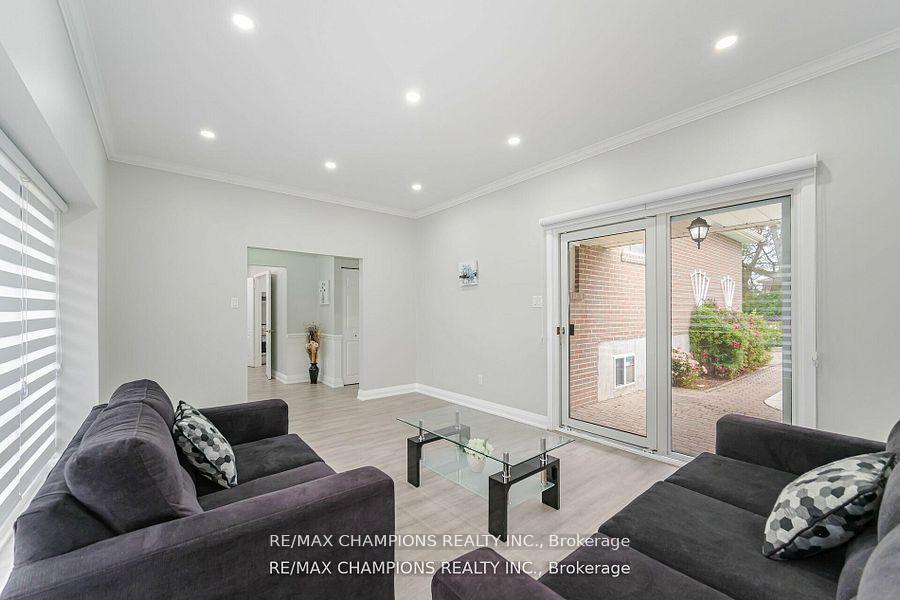 Photo 4 of 53 Beechwood Crescent, Brampton, Avondale — HOMEH
