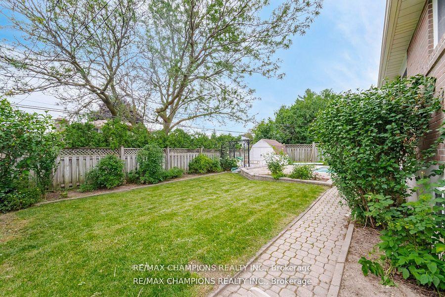 Photo 28 of 53 Beechwood Crescent, Brampton, Avondale — HOMEH