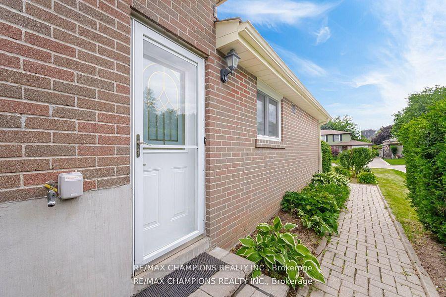 Photo 33 of 53 Beechwood Crescent, Brampton, Avondale — HOMEH