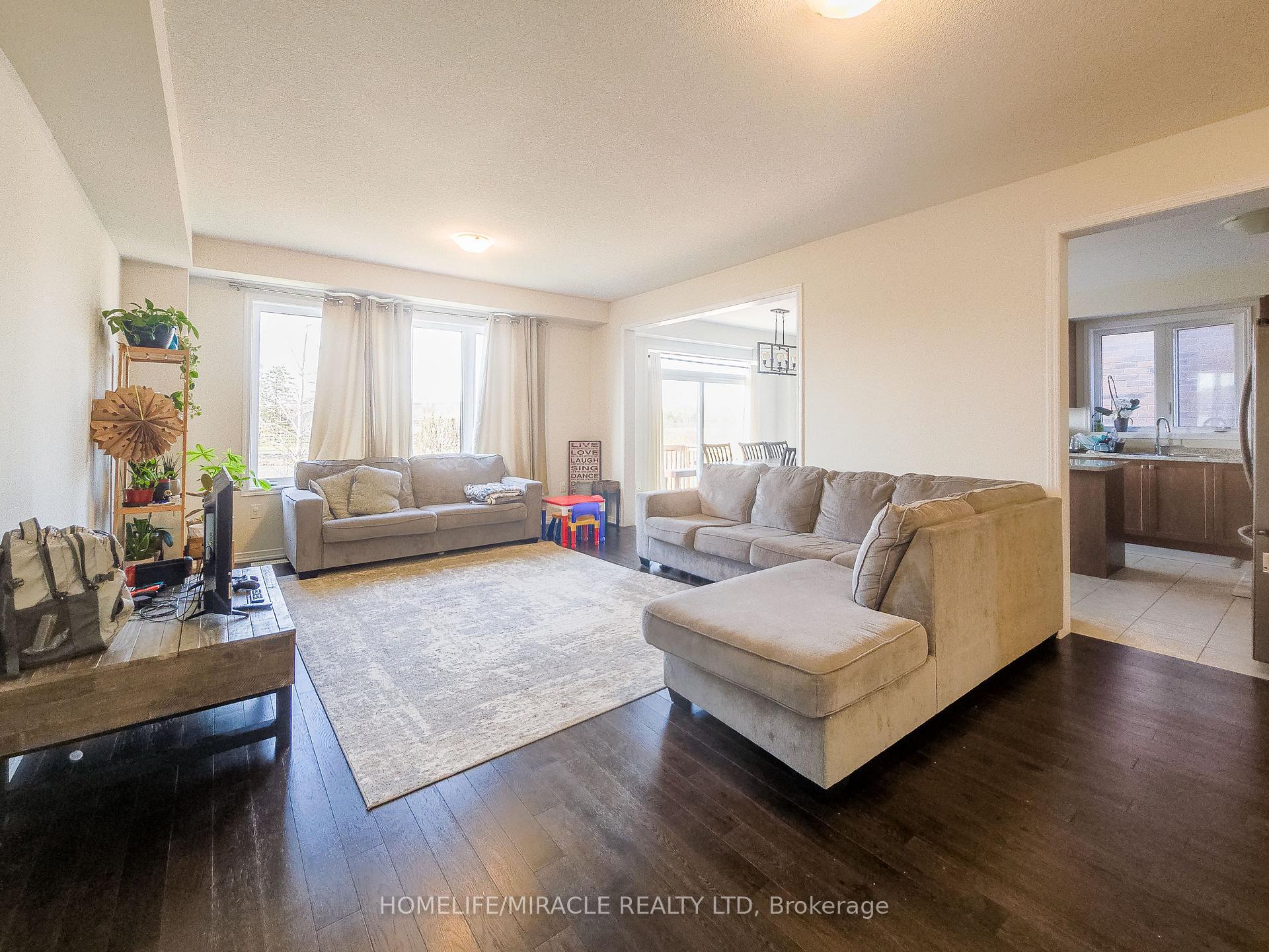 Photo 2 of 48 Esther Crescent, Thorold, Hurricane/Merrittville — HOMEH