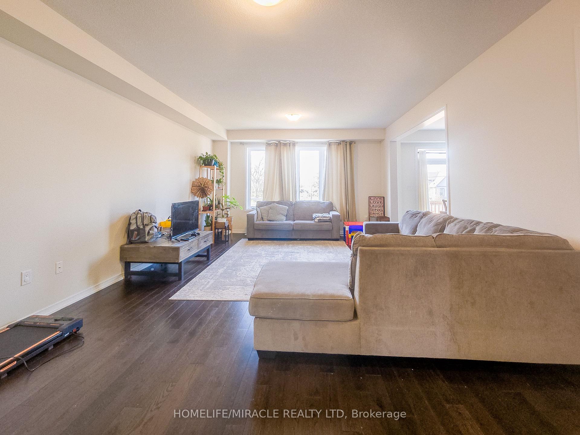 Photo 3 of 48 Esther Crescent, Thorold, Hurricane/Merrittville — HOMEH