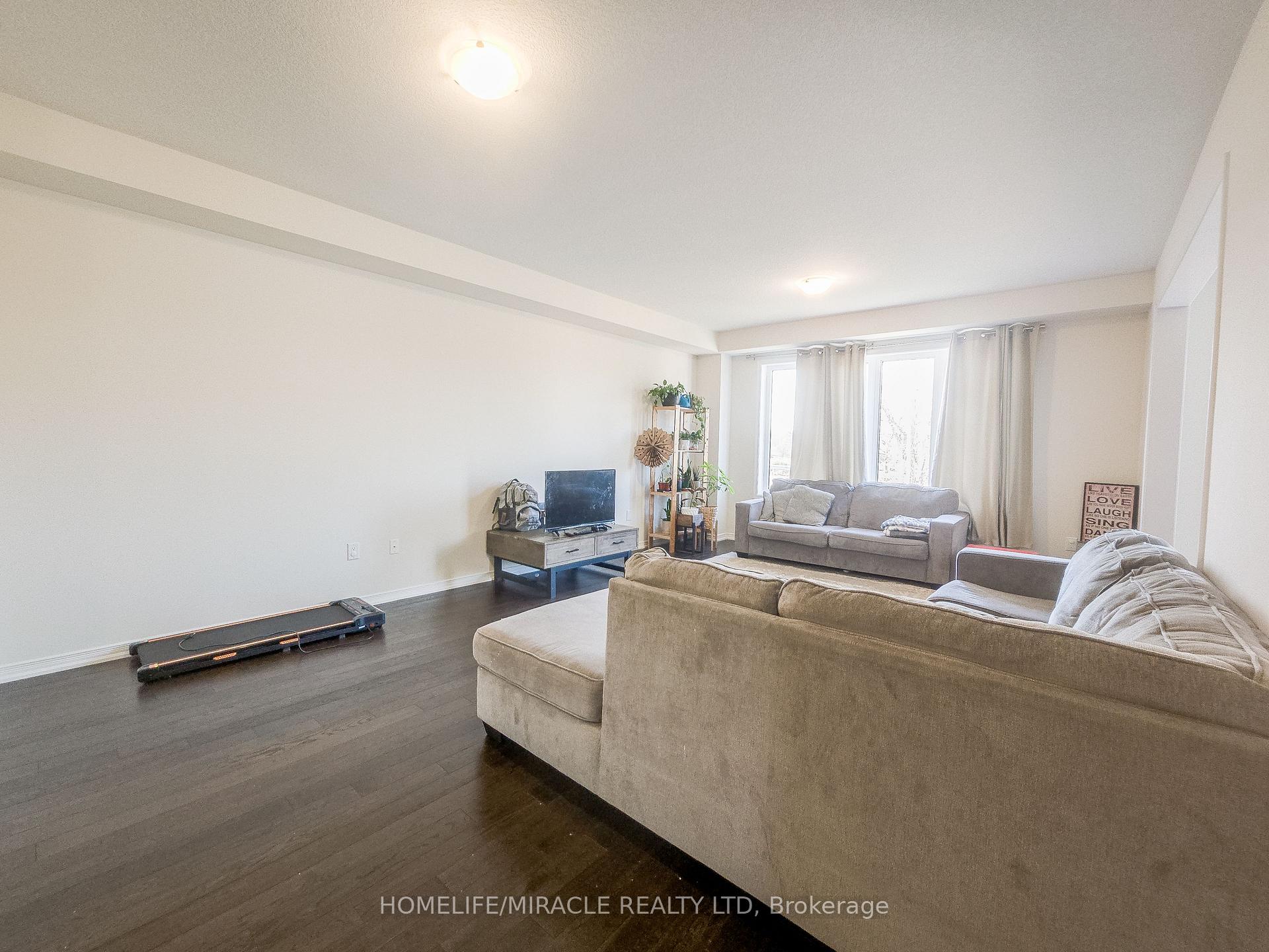 Photo 12 of 48 Esther Crescent, Thorold, Hurricane/Merrittville — HOMEH