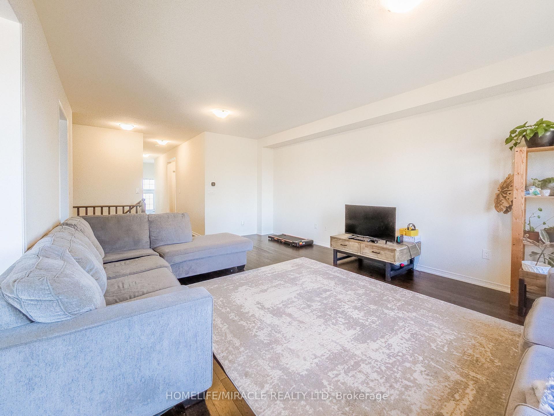 Photo 7 of 48 Esther Crescent, Thorold, Hurricane/Merrittville — HOMEH