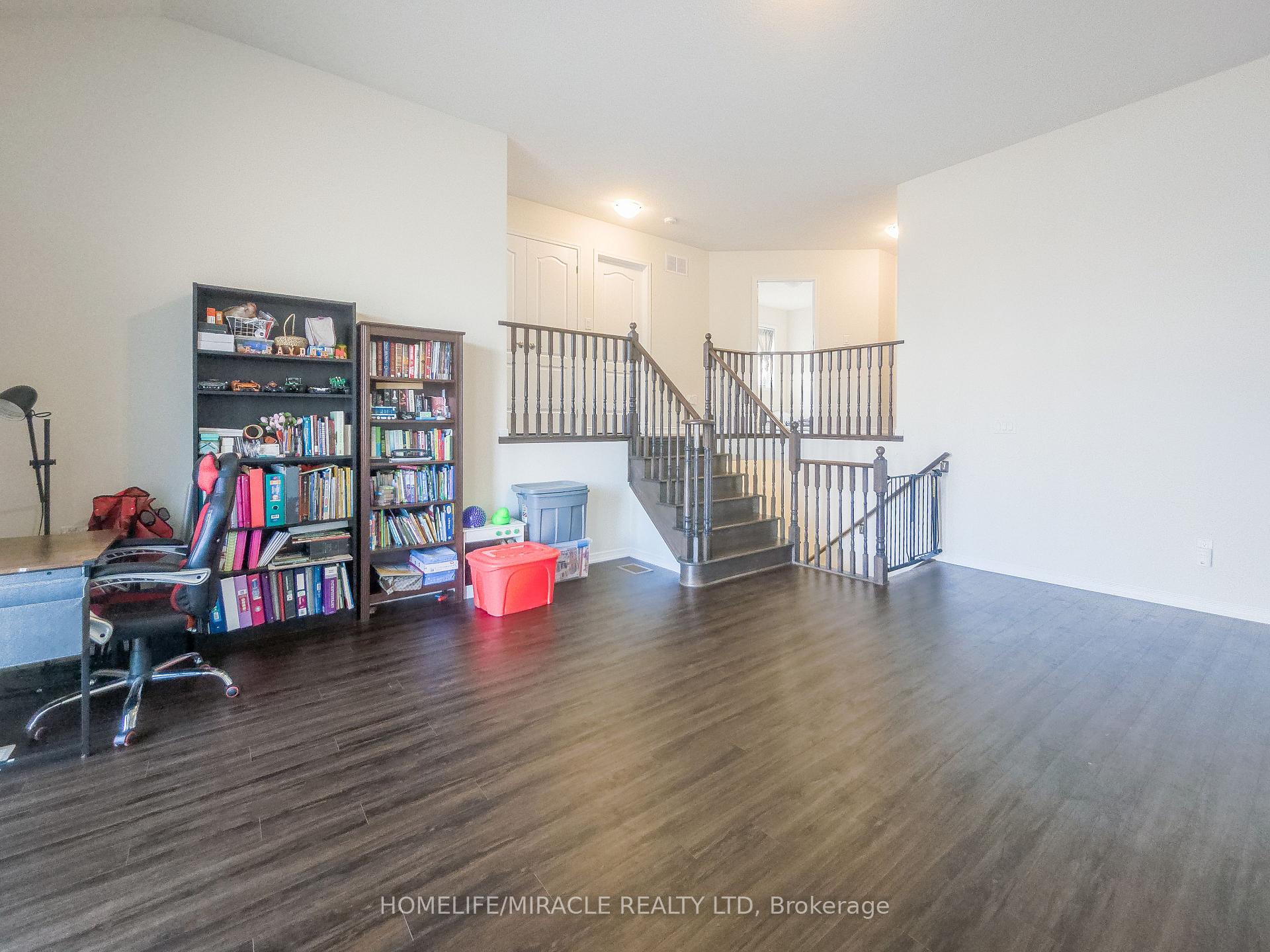 Photo 10 of 48 Esther Crescent, Thorold, Hurricane/Merrittville — HOMEH