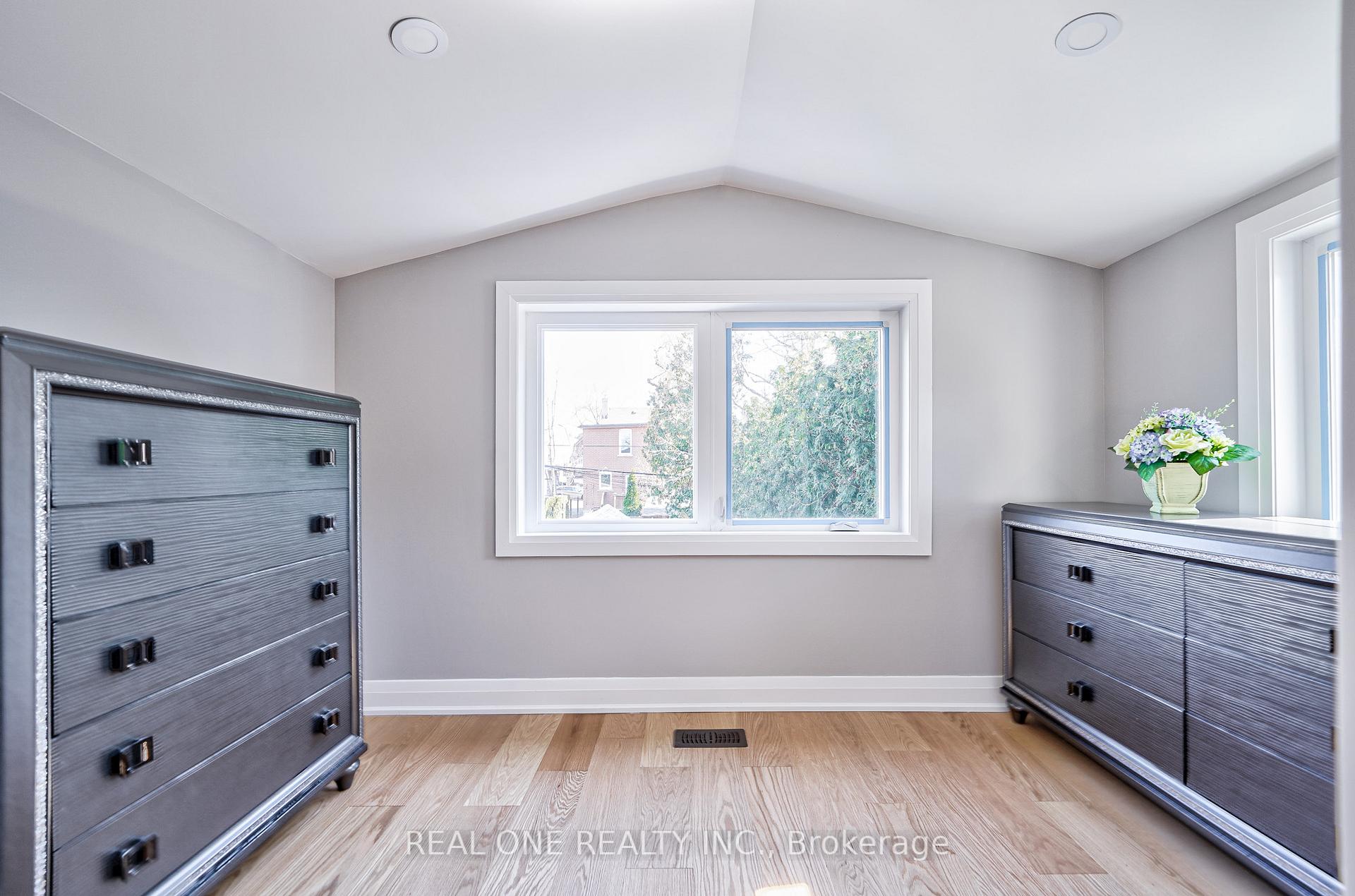 Photo 32 of 157 Glenholme Avenue, Toronto, Oakwood Village — HOMEH