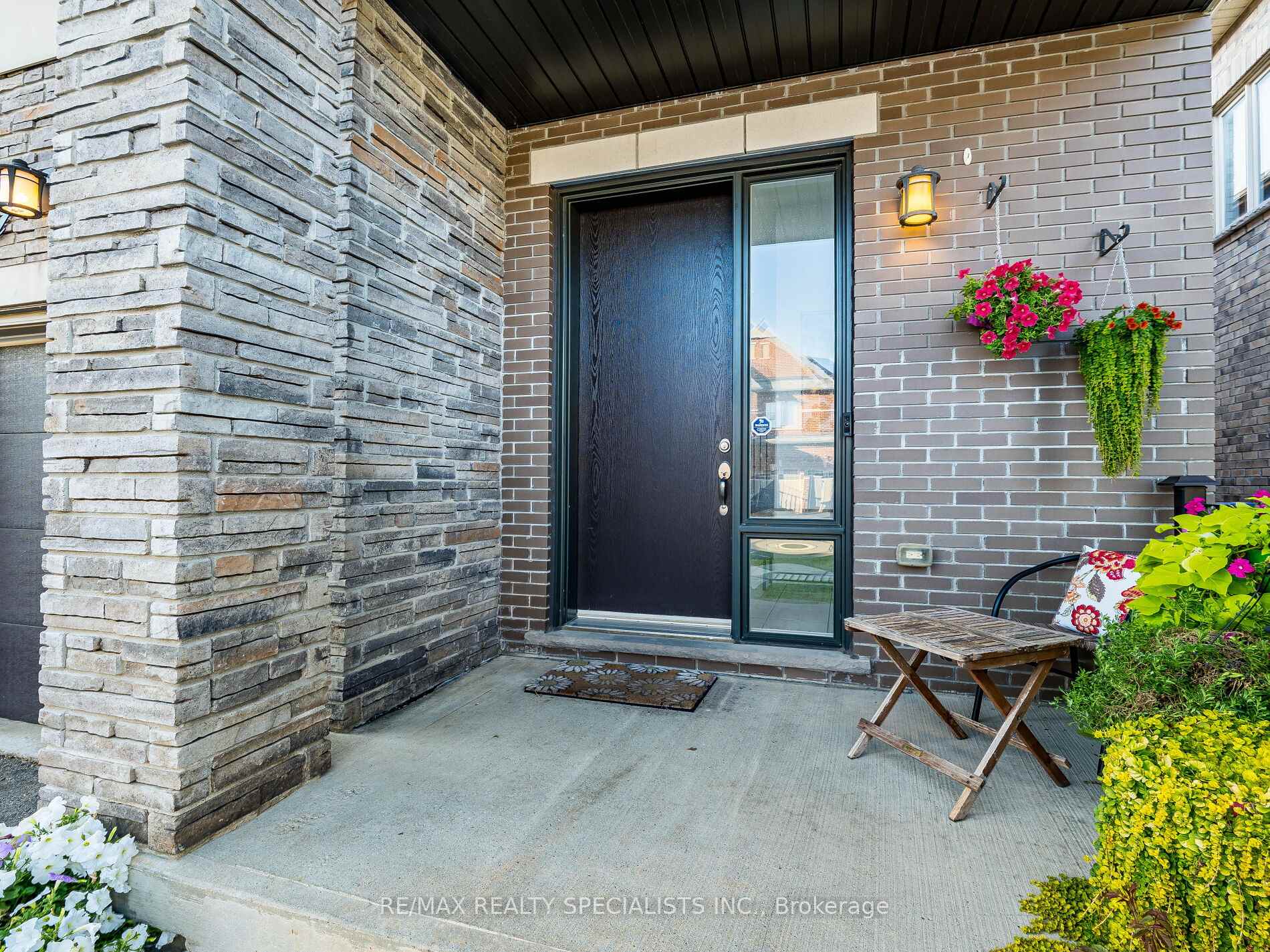 Photo 4 of 46 Forsyth Crescent, Brampton, Credit Valley — HOMEH