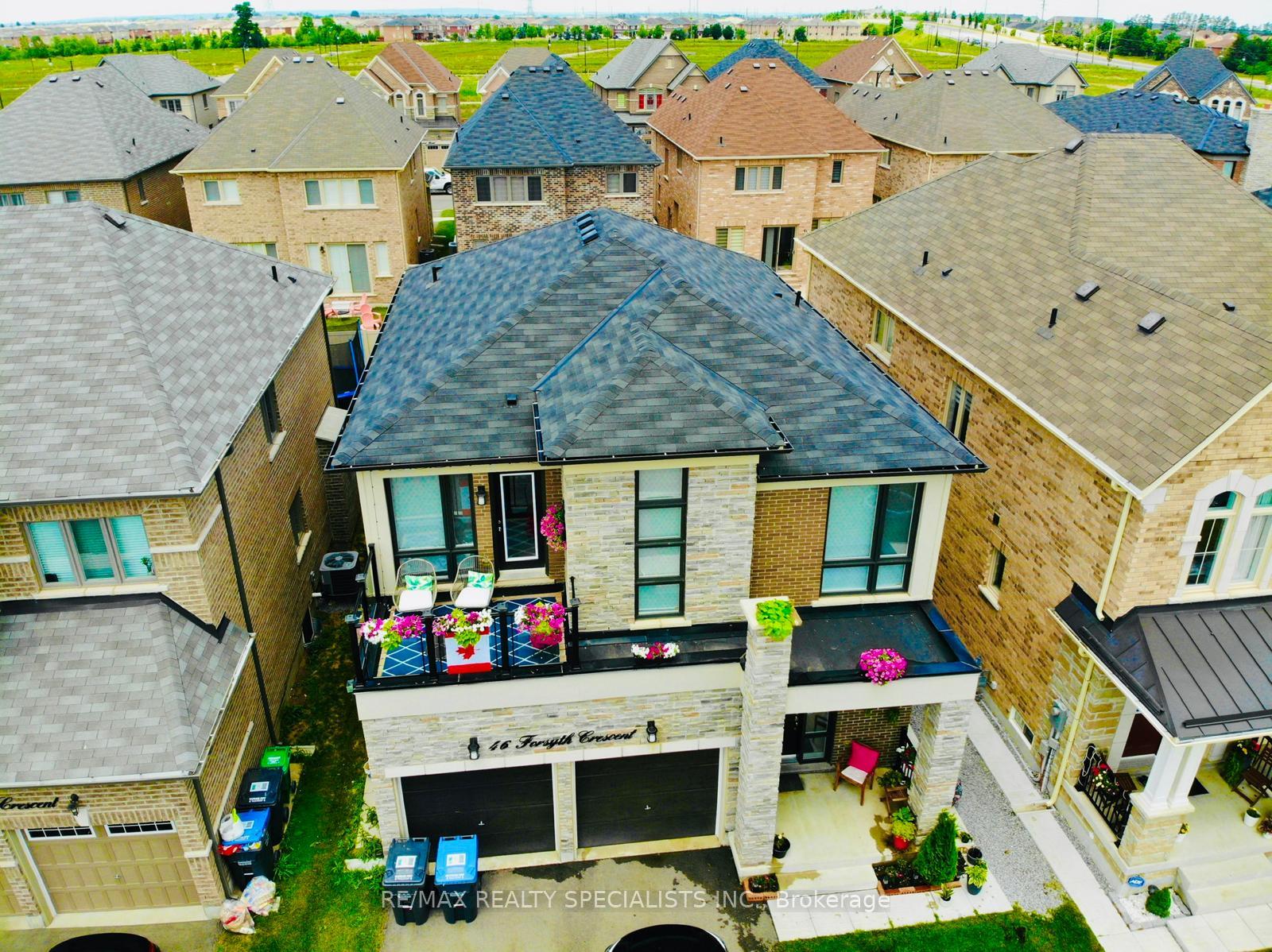 Photo 5 of 46 Forsyth Crescent, Brampton, Credit Valley — HOMEH