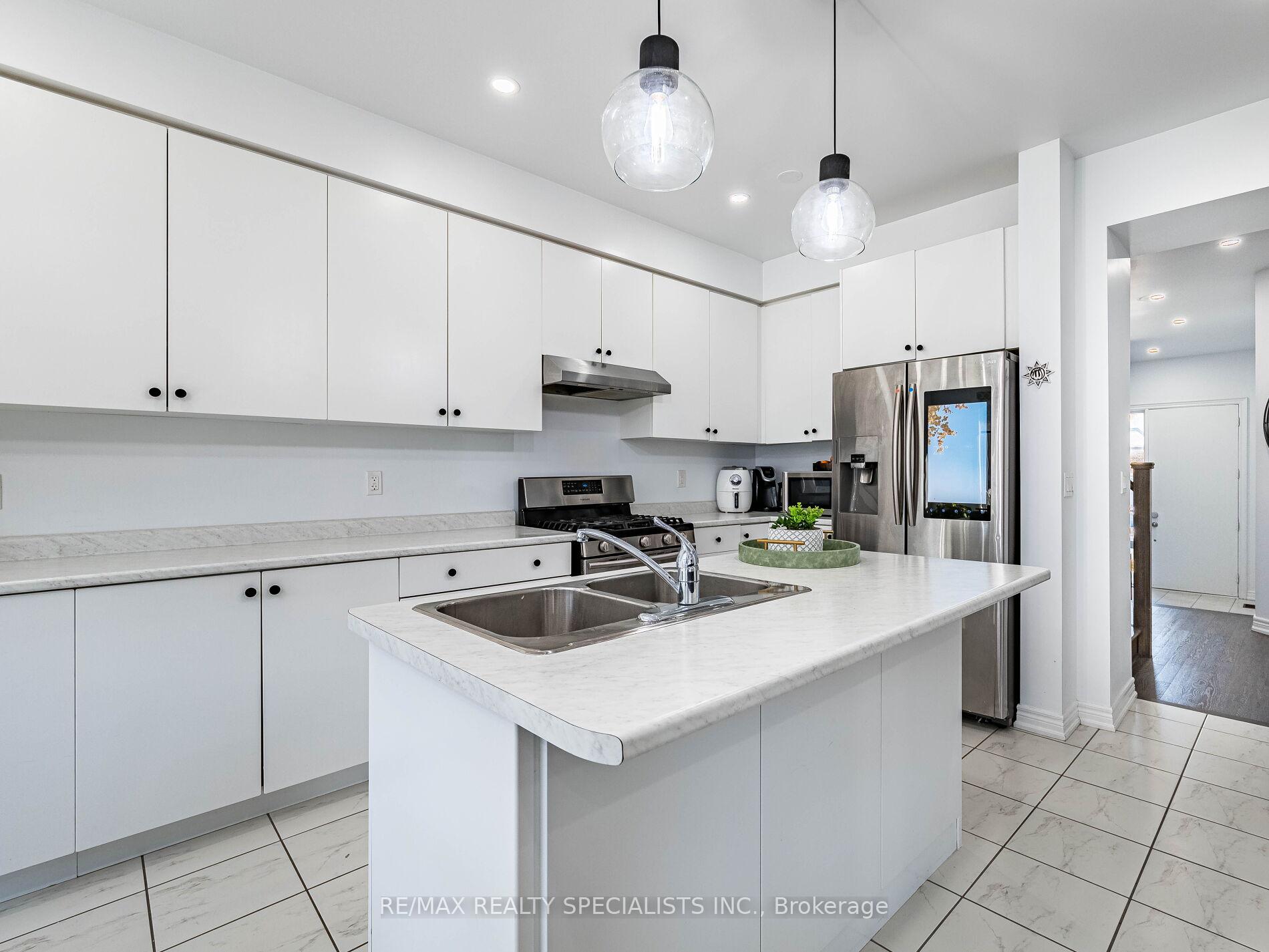 Photo 16 of 46 Forsyth Crescent, Brampton, Credit Valley — HOMEH