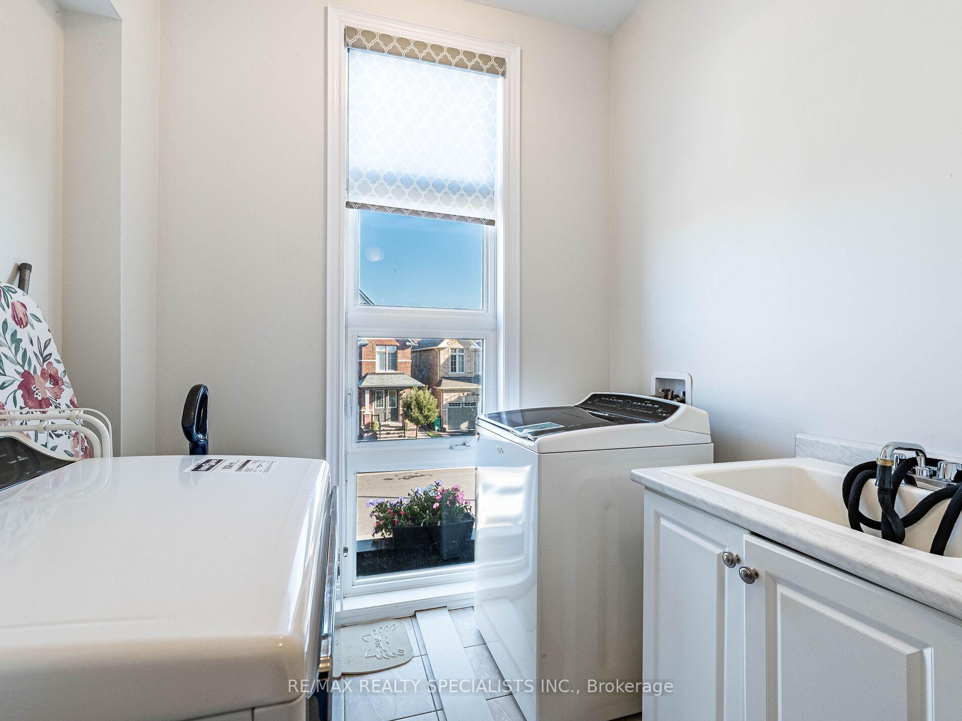 Photo 20 of 46 Forsyth Crescent, Brampton, Credit Valley — HOMEH