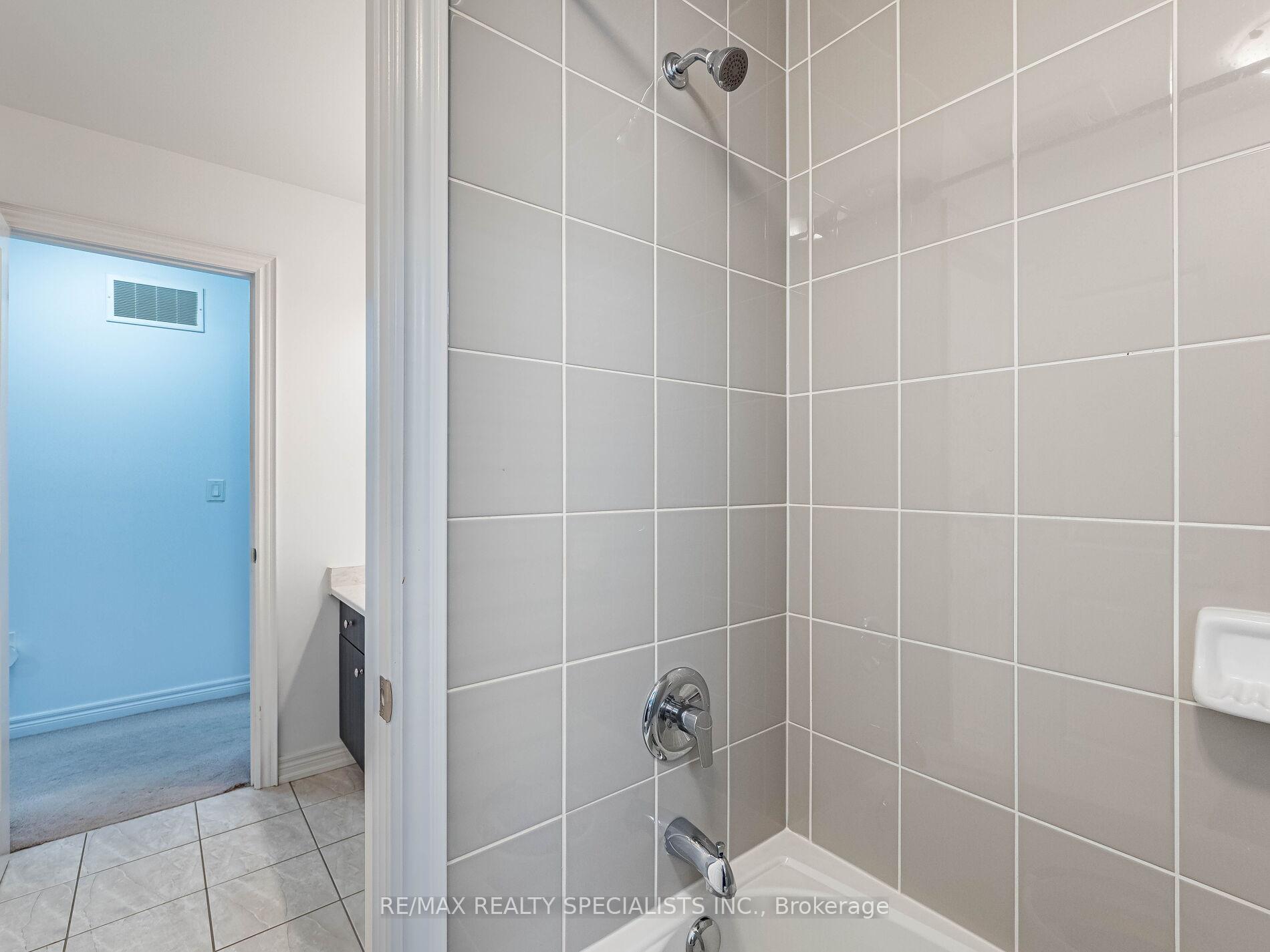 Photo 34 of 46 Forsyth Crescent, Brampton, Credit Valley — HOMEH