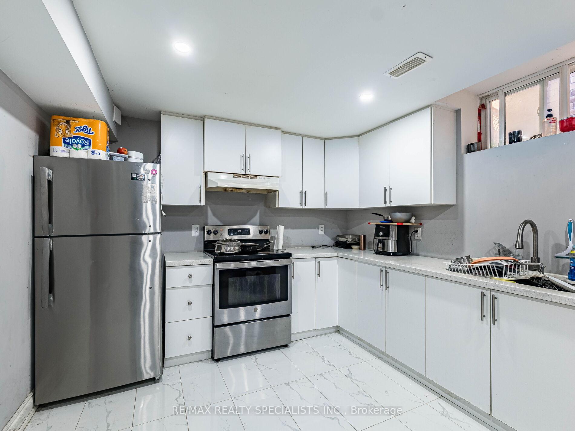 Photo 35 of 46 Forsyth Crescent, Brampton, Credit Valley — HOMEH