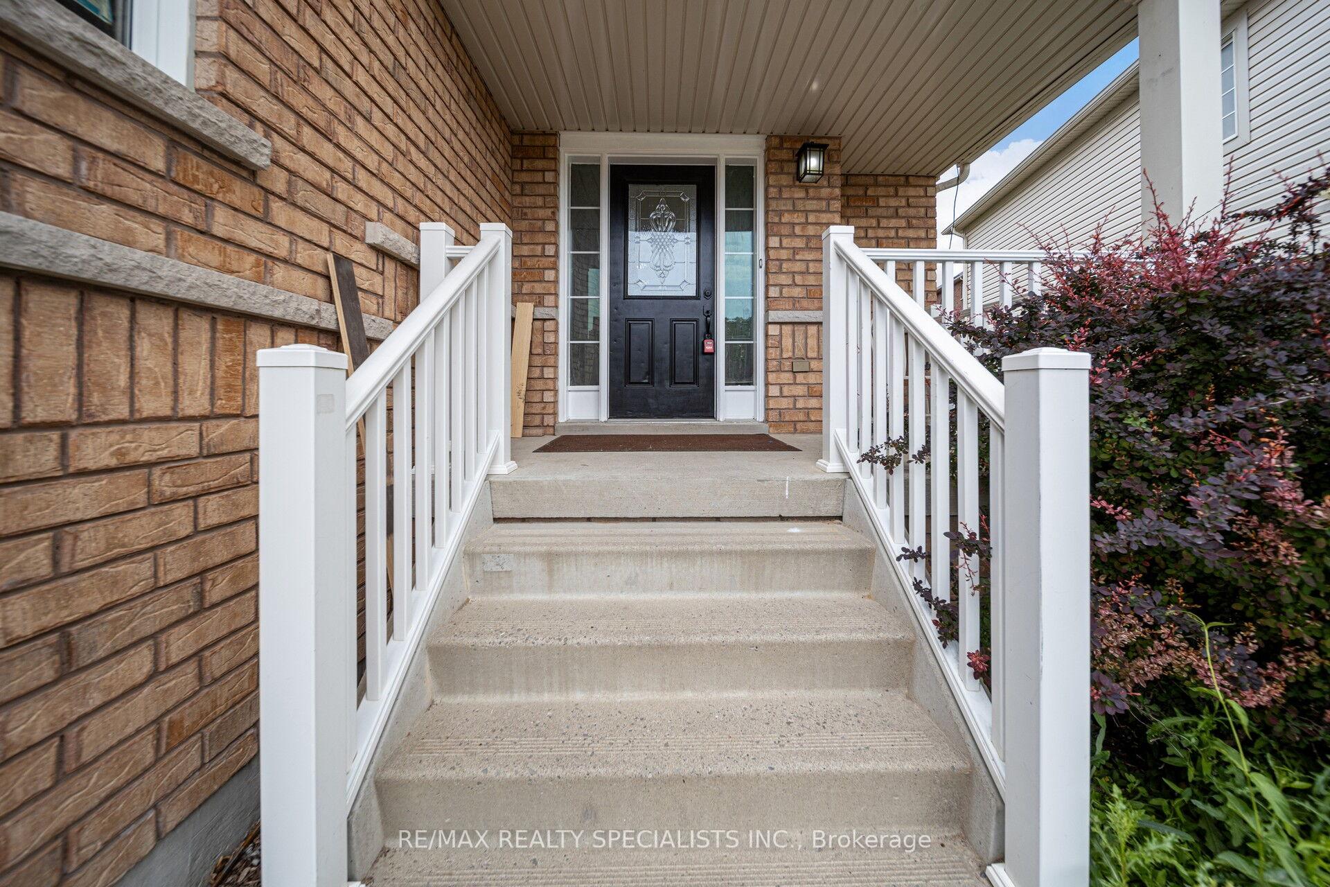 Photo 4 of 91 Laprade Square, Clarington, Bowmanville — HOMEH