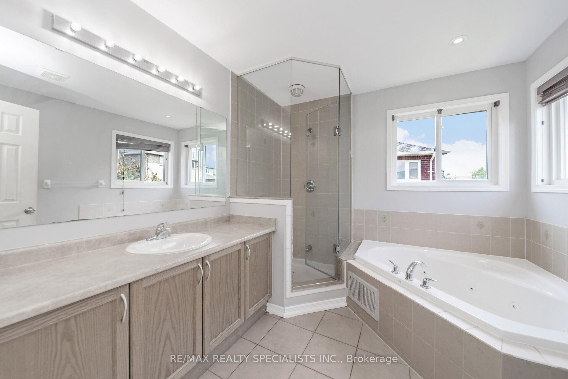 Photo 33 of 91 Laprade Square, Clarington, Bowmanville — HOMEH