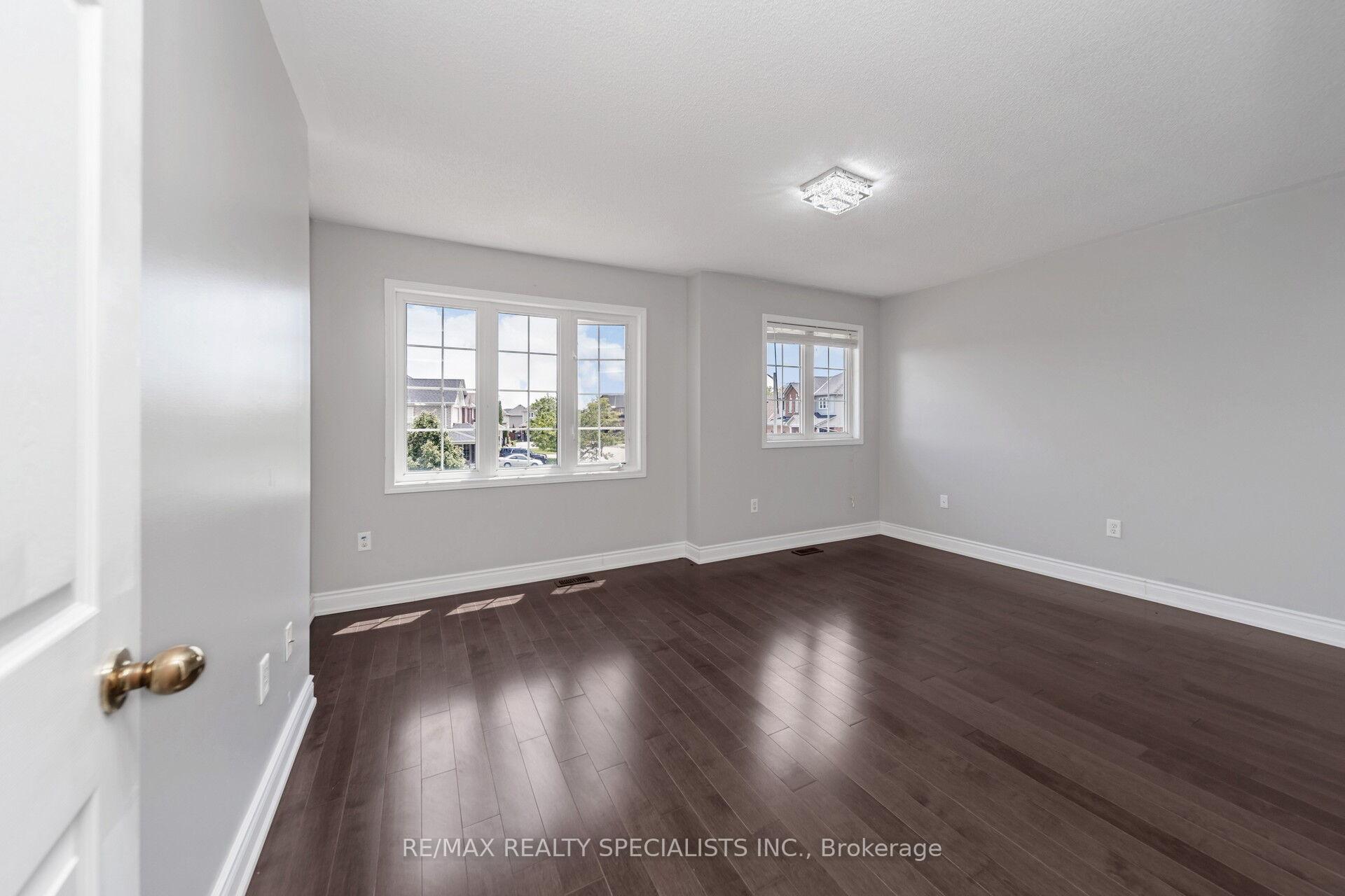 Photo 42 of 91 Laprade Square, Clarington, Bowmanville — HOMEH