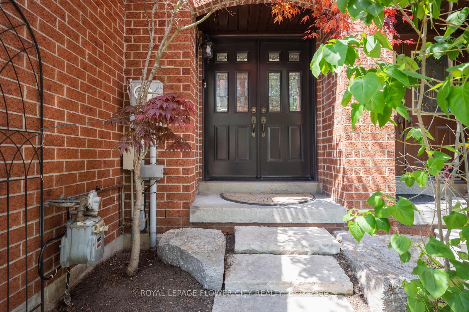 Photo 6 of 28 Cedarwood Crescent, Brampton, Bram West — HOMEH