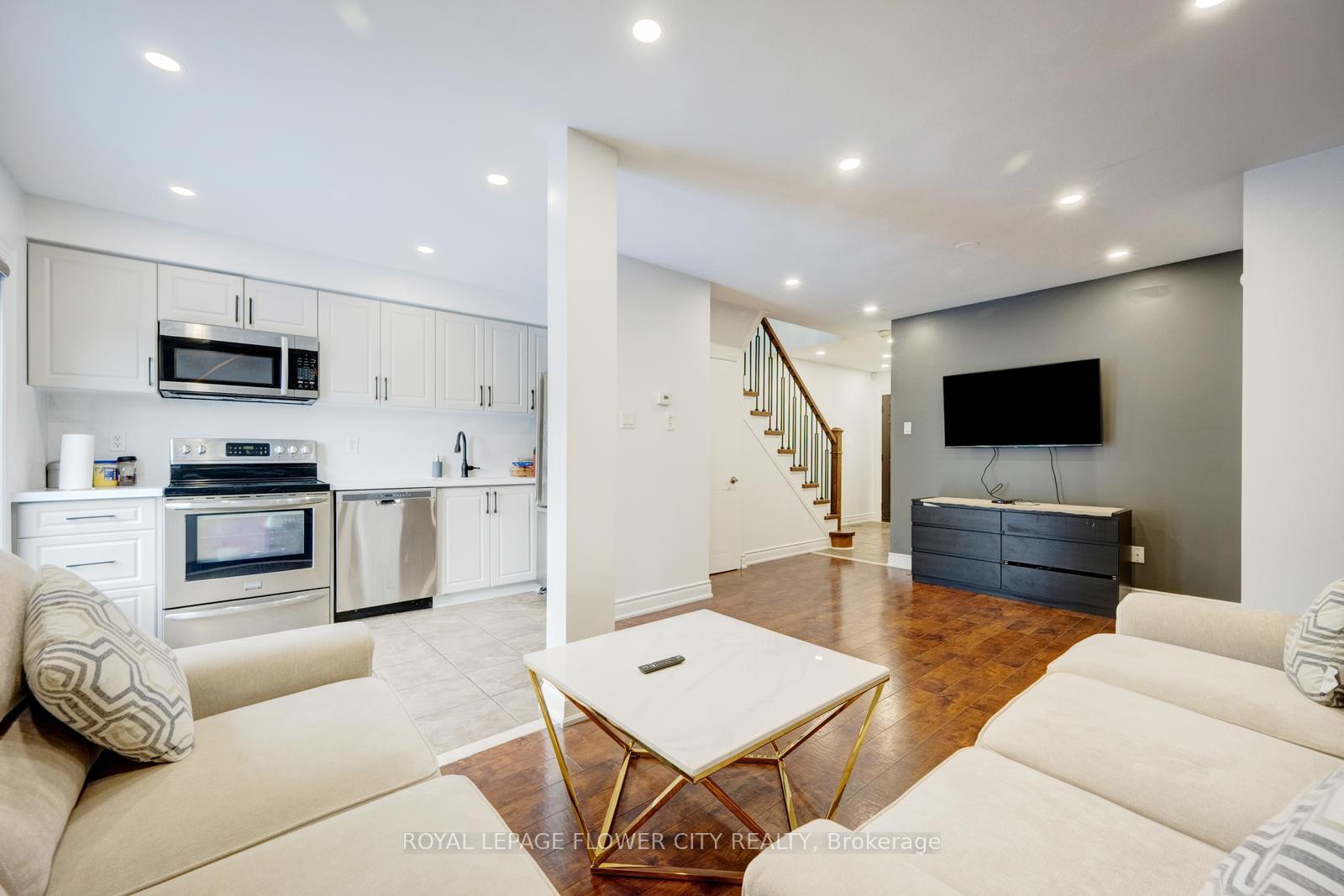 Photo 5 of 28 Cedarwood Crescent, Brampton, Bram West — HOMEH