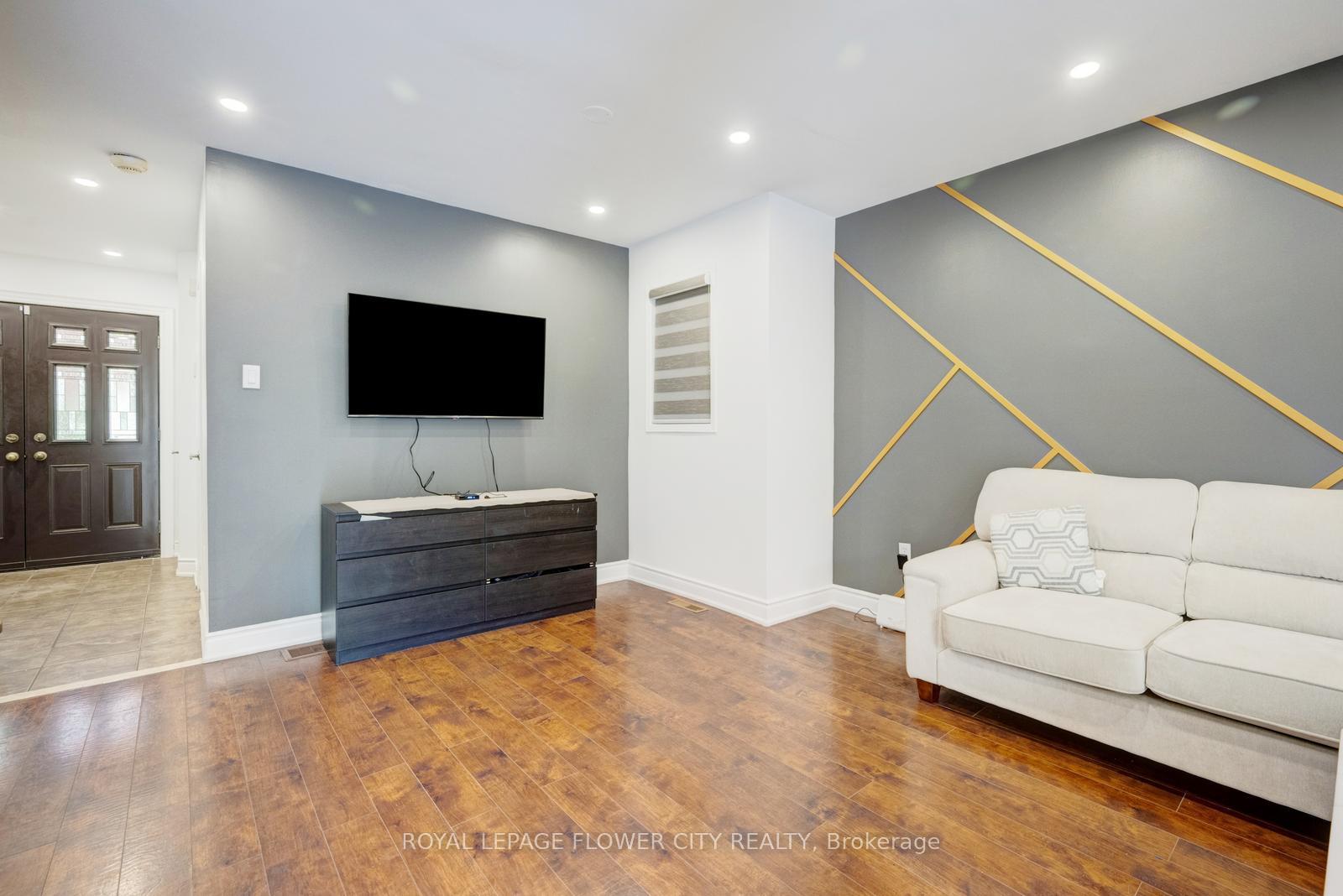 Photo 11 of 28 Cedarwood Crescent, Brampton, Bram West — HOMEH