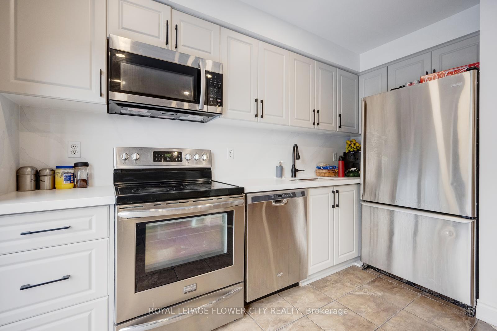 Photo 10 of 28 Cedarwood Crescent, Brampton, Bram West — HOMEH
