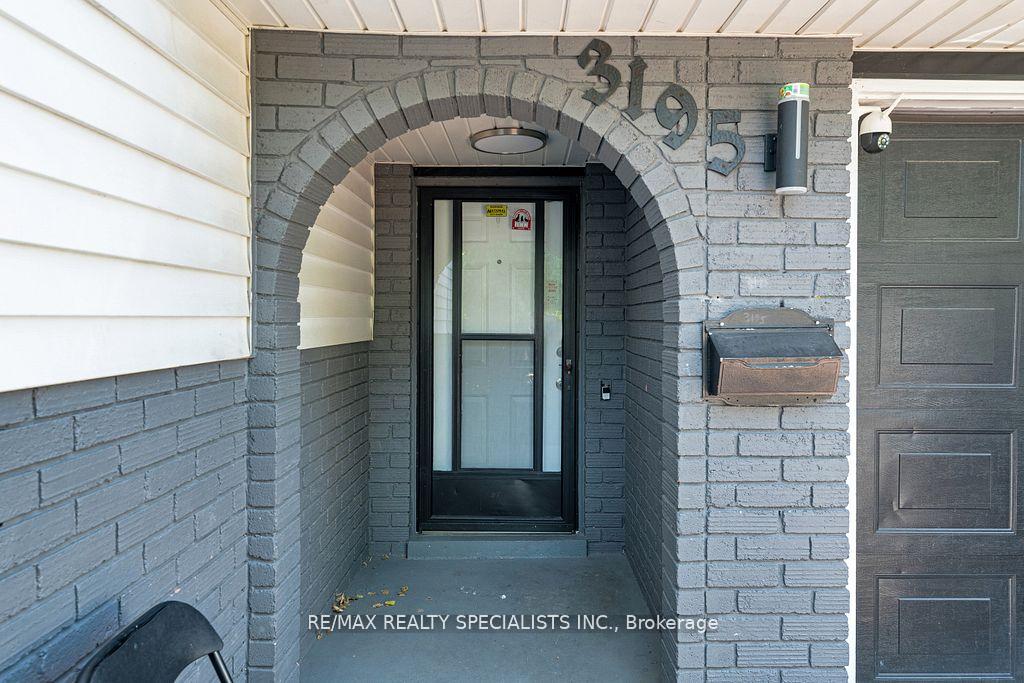 Photo 5 of 3195 Conservation Drive W, Windsor — HOMEH