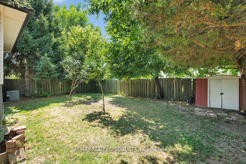 Photo 4 of 3195 Conservation Drive W, Windsor — HOMEH