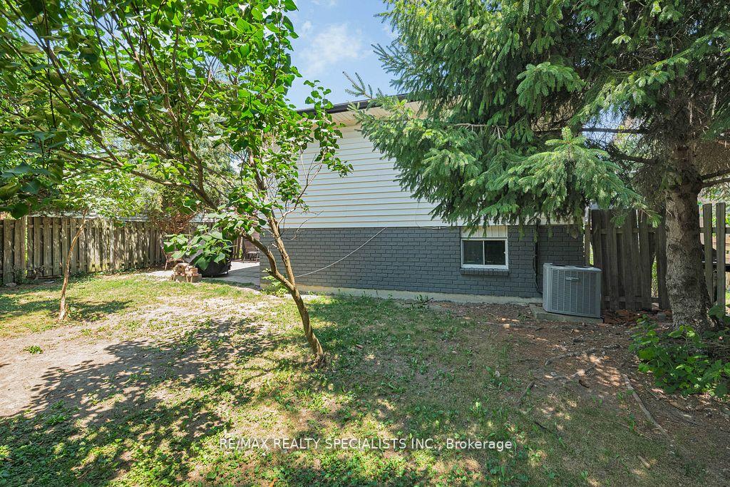 Photo 10 of 3195 Conservation Drive W, Windsor — HOMEH