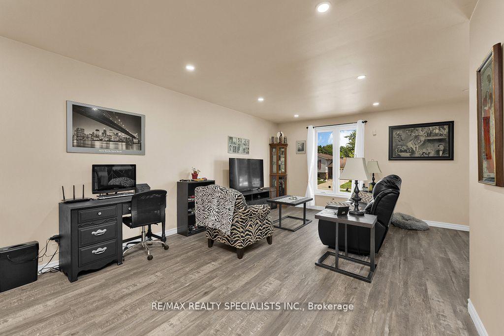 Photo 12 of 3195 Conservation Drive W, Windsor — HOMEH