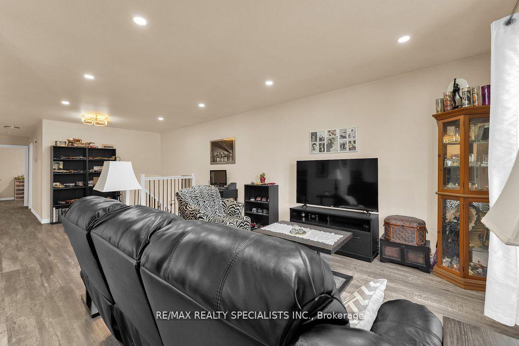 Photo 14 of 3195 Conservation Drive W, Windsor — HOMEH