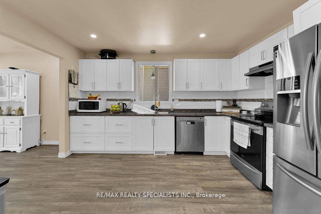 Photo 20 of 3195 Conservation Drive W, Windsor — HOMEH