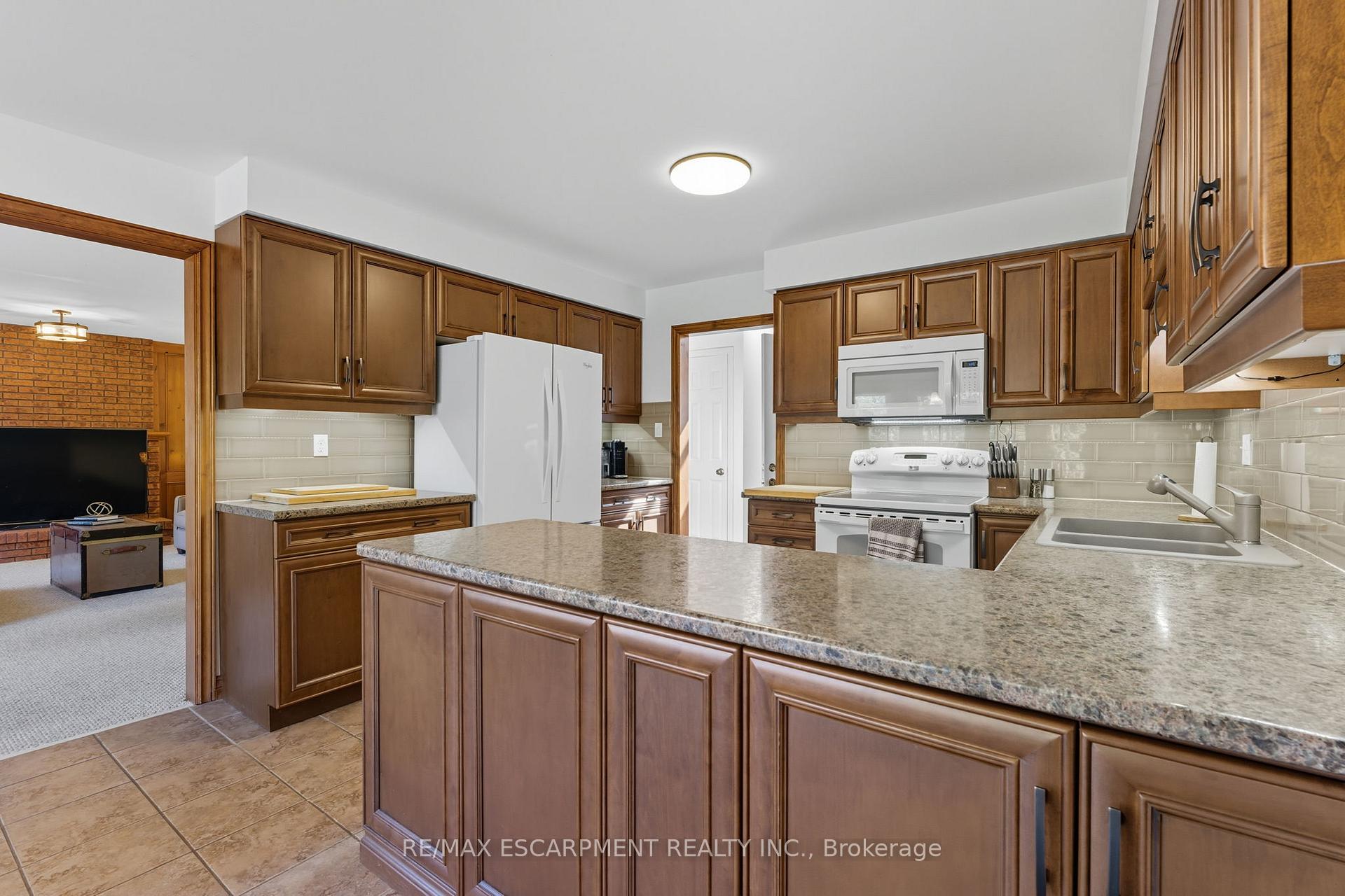 Photo 11 of 275 Cornwallis Road, Hamilton, Ancaster — HOMEH