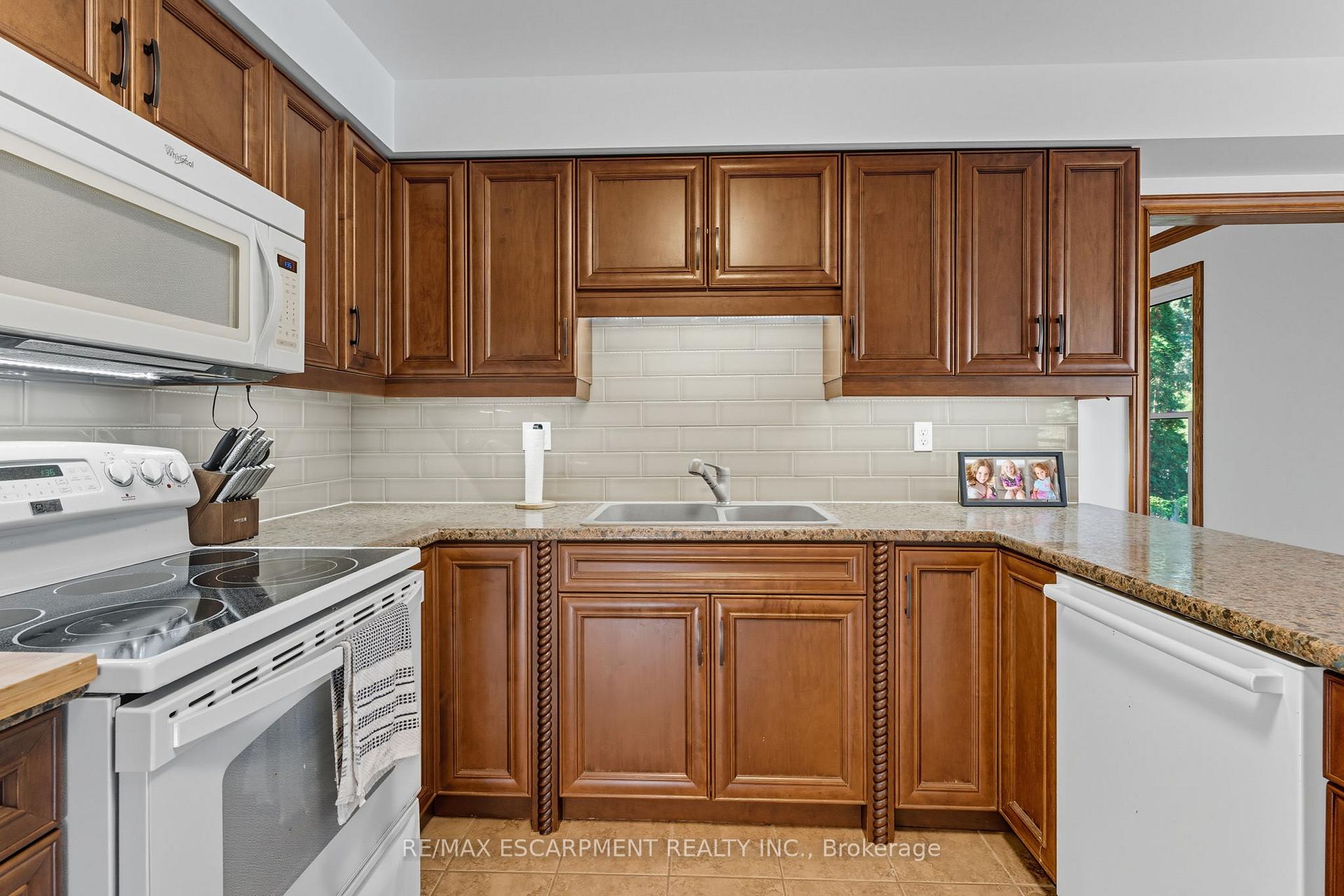 Photo 12 of 275 Cornwallis Road, Hamilton, Ancaster — HOMEH