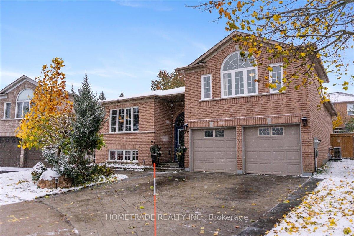 Photo 3 of 52 Bloxham Place, Barrie, Bayshore — HOMEH