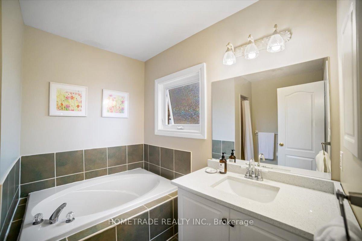 Photo 11 of 52 Bloxham Place, Barrie, Bayshore — HOMEH