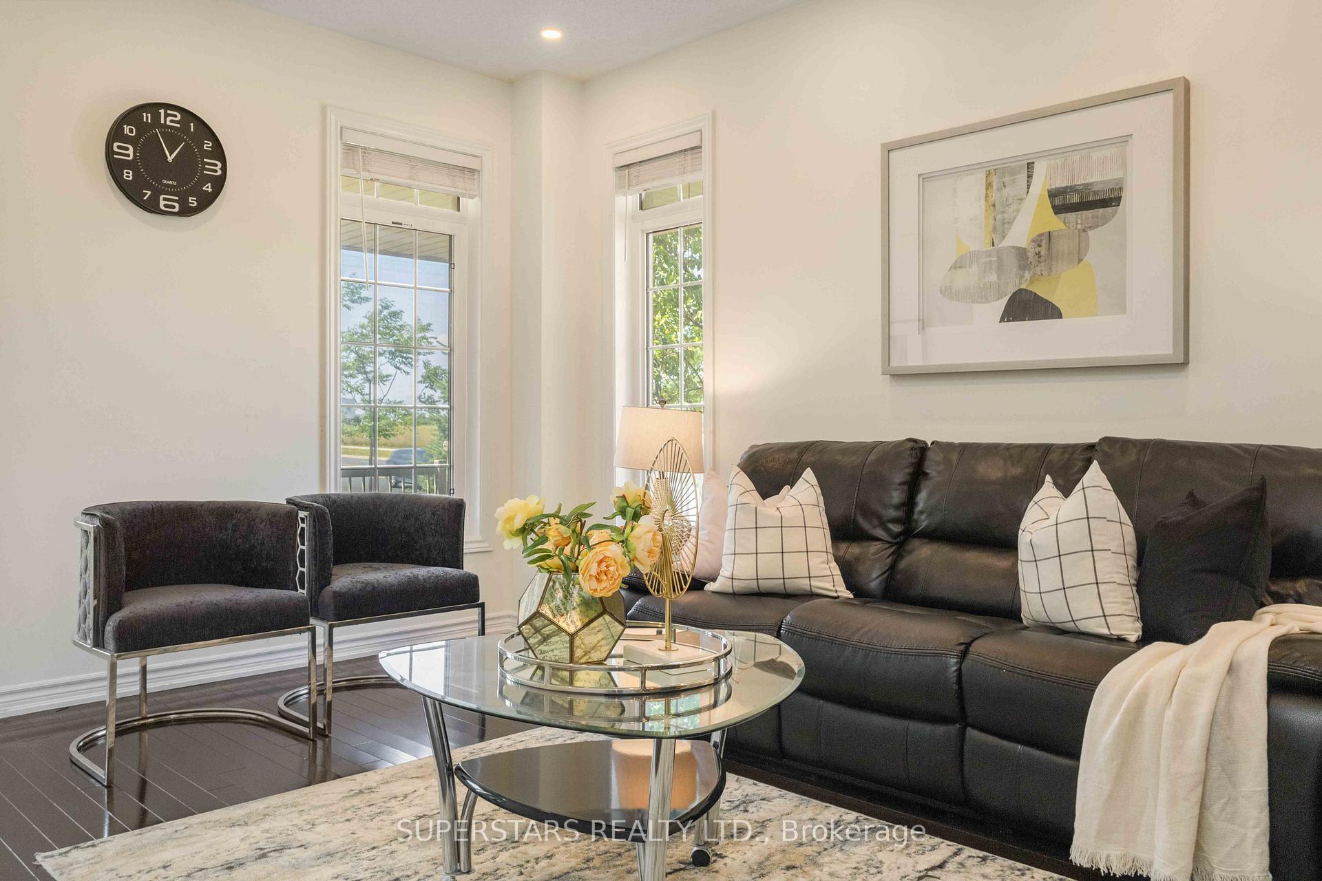 Photo 3 of 70 Living Cres, Markham, Victoria Square — HOMEH